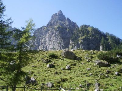 005-Blick von der Sarotlahuette hinauf zum Gipfel der Zimba